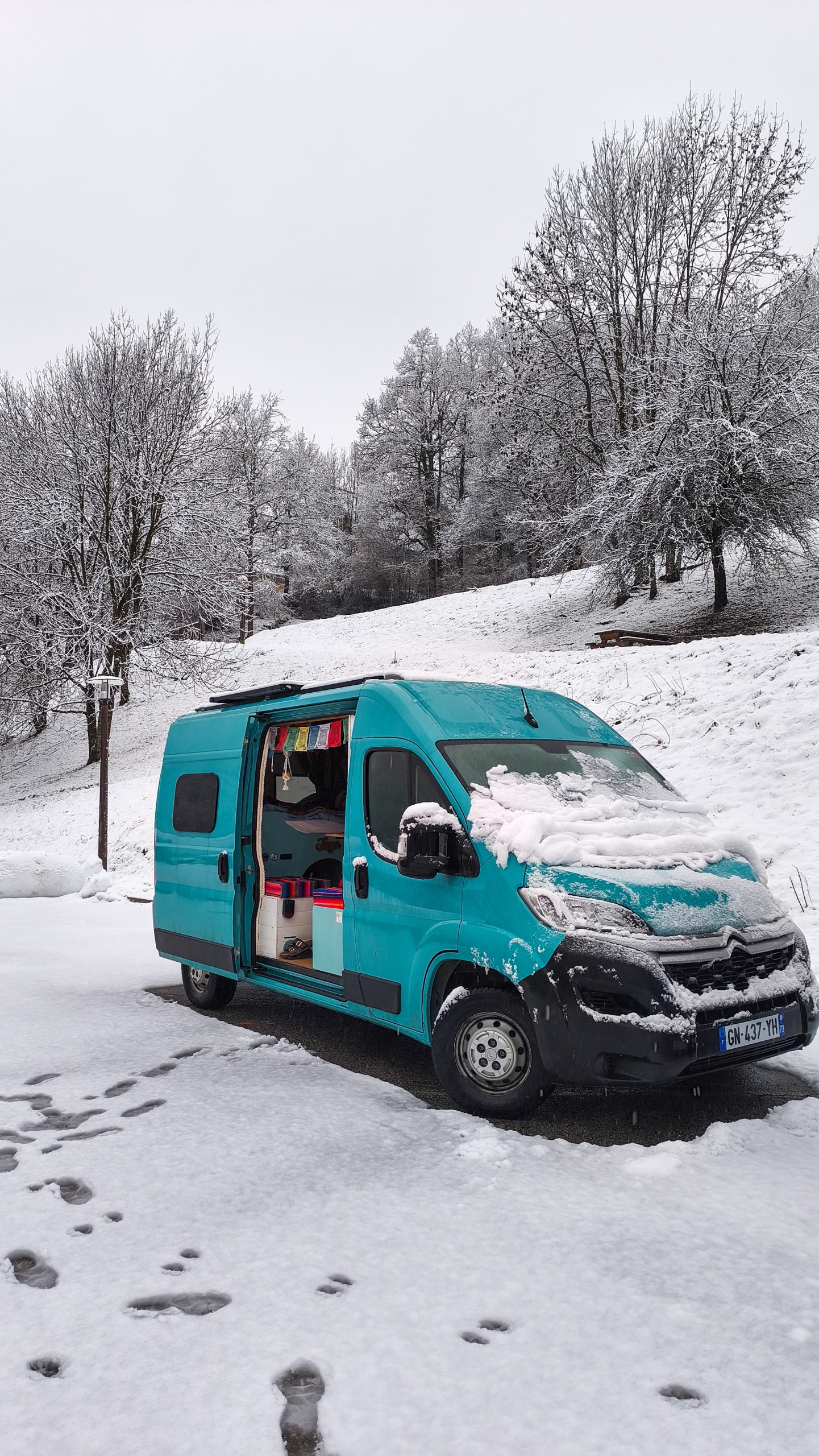 Lire la suite à propos de l’article Vanlife en hiver : Mes 5 conseils pour vivre en montagne sans geler